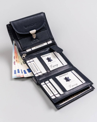 Skórzany portfel damski z ozdobnym zapięciem