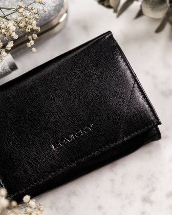 Skórzany kompaktowy portfel damski