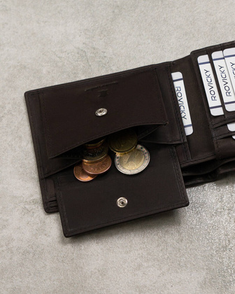 Skorzany portfel zdobiony monogramem Forever Young