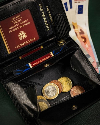 Duży, skórzany portfel męski bez zapięcia