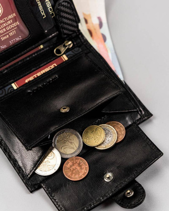 Carbonowy, skórzany portfel męski na karty