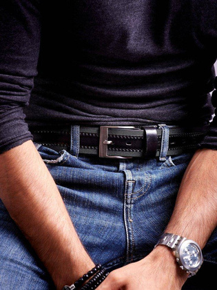 Stylowy pasek męski z delikatną fakturą i skórzanym lampasem