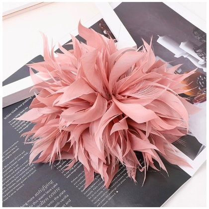 Broszka ozdobna, spinka do włosów 2w1 pióra pudrowy róż BZ207R