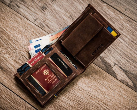 Skórzany portfel męski w orientacji poziomej z systemem rfid