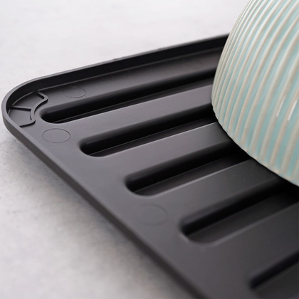 Mata do suszenia naczyń czarna 39,5x30,5 cm