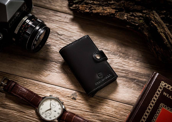 Skórzany portfel męski zapięciem