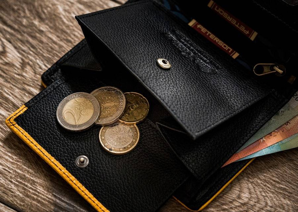 Skórzany portfel męski z kontrastowym obszyciem