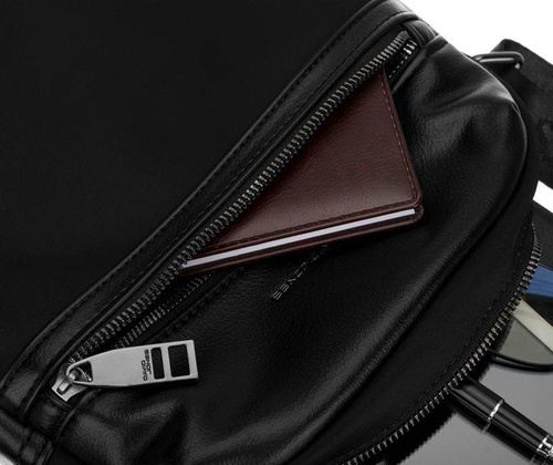 Sportowa listonoszka na szerokim pasku — David Jones