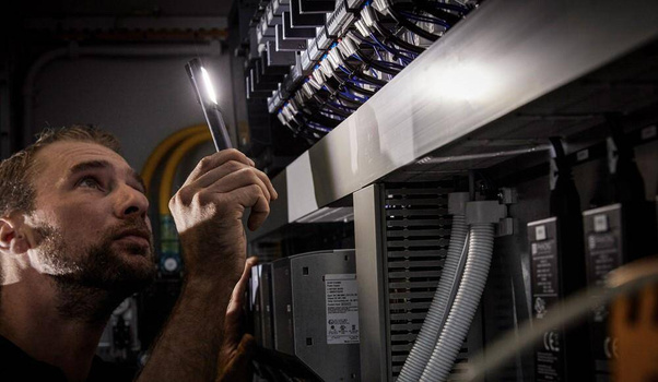 Latarka Ledlenser warsztatowa W2R WORK