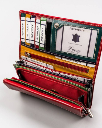 Skórzany portfel damski w orientacji poziomej na zatrzask