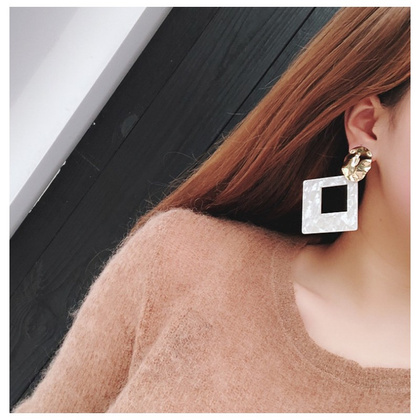 Kolczyki wiszące pearls triangle K1260