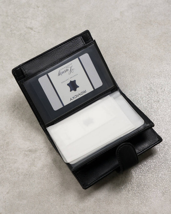 Klasyczny portfel meski z eleganckimi przeszyciami