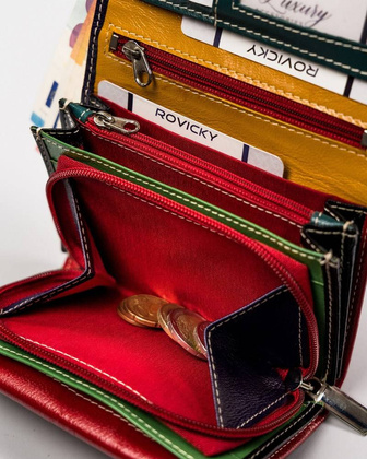 Skórzany portfel damski zamykany na zatrzask