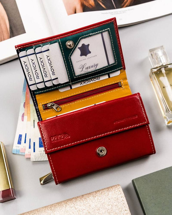 Skórzany portfel damski zamykany na zatrzask