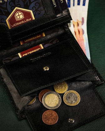 Pionowy portfel męski ze skóry naturalnej