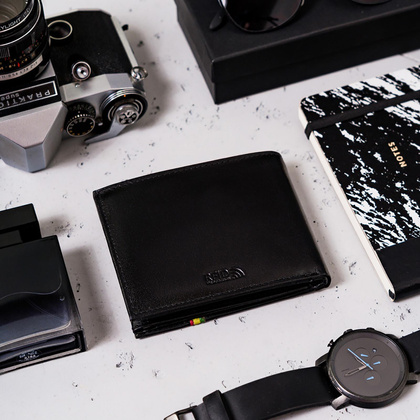 Poziomy portfel męski z kolorową lamówką