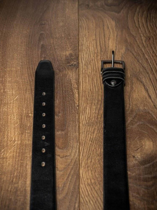 Gładki pasek męski z wysokojakościowej połyskującej skóry naturalnej