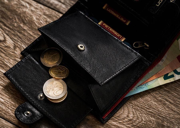 Skórzany portfel męski na zatrzask Peterson Czarny