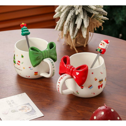 KUBEK ŚWIĄTECZNY Z KOKARDĄ - zestaw w pudełku z łyżeczką 400 ml KB25CZE