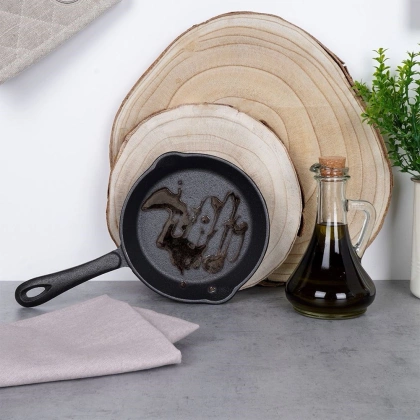 Patelnia żeliwna okrągła talerz żeliwny 16 cm