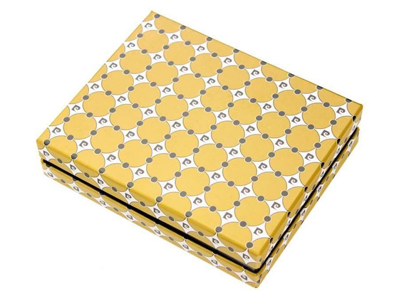 Duży portfel męski pionowy ze skóry naturalnej z metalowym logo