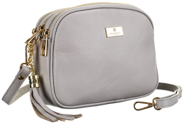 Prostokątna listonoszka z brelokiem w formie chwosta