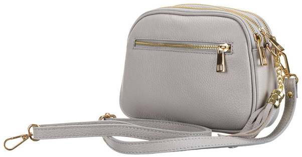 Prostokątna listonoszka z brelokiem w formie chwosta