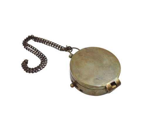 Zamykany kompas z łańcuszkiem w etui C-64