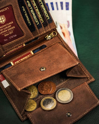 Skorzany portfel meski z motywem patriotycznym