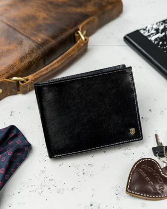 Klasyczny, skórzany portfel męski