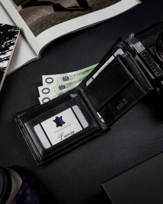 Portfel męski z naturalnej skóry licowej, etui z okienkiem na zdjęcie