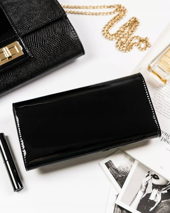 Duży, skórzany portfel damski zamykany na zatrzask