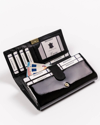 Klasyczny portfel damski z dużą sekcją na karty