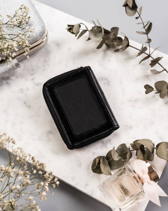 Kompaktowy skórzany portfel damski