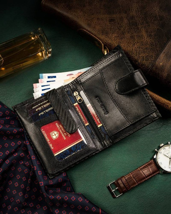 Skórzany portfel męski w orientacji pionowej zamykany na zatrzask