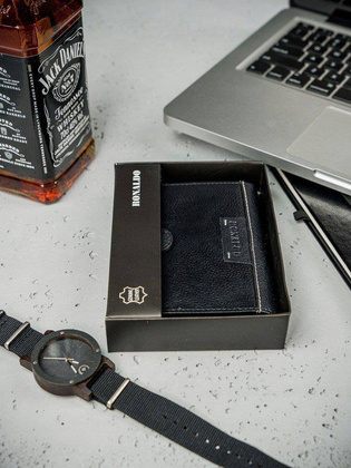 Męski duży portfel skórzany, pionowy z zapinką i ochroną rfid