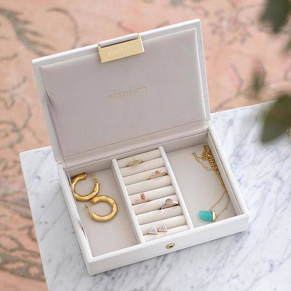 Szkatułka na biżuterię Stackers Croc mini biała z pokrywką