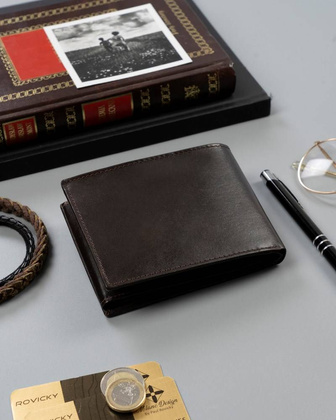 Klasyczny, skórzany portfel męski