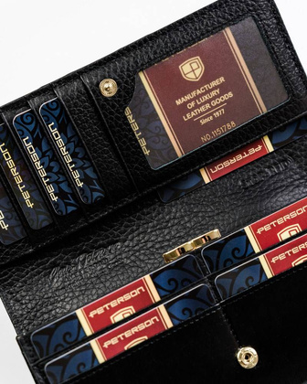 Elegancki portfel damski z wężowym wzorem