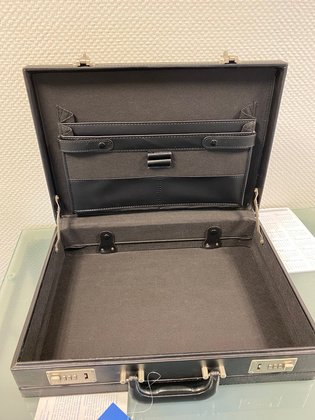 NESESER Praktyczna teczka skórzana KEMER