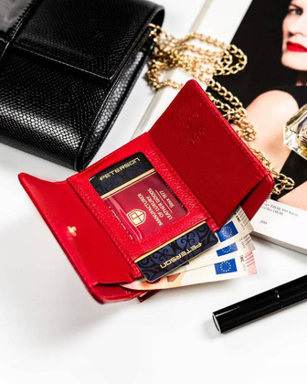 Niewielki skorzany portfel damski na bigiel i zatrzask