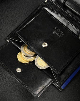 Składany, pionowy portfel męski z połyskującej skóry naturalnej
