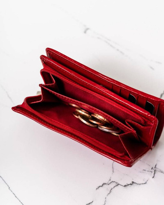 Skórzany portfel damski z dużą sekcją na karty płatnicze