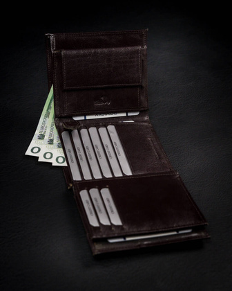 Pojemny portfel meski z naturalnej skory licowej z ochrona RFID