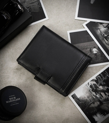 Klasyczny portfel meski z eleganckimi przeszyciami