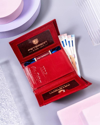 Mały, skórzany portfel damski na zatrzask