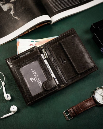 Pionowy, skórzany portfel męski z ozdobnym przeszyciem