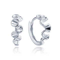 MINET Srebrne kolczyki z falistym wzorem