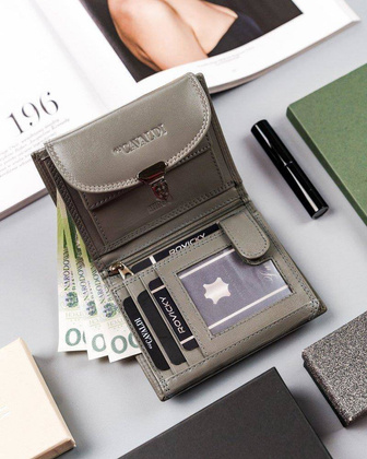 Portfel damski ze skóry naturalnej zamykany klapką, RFID