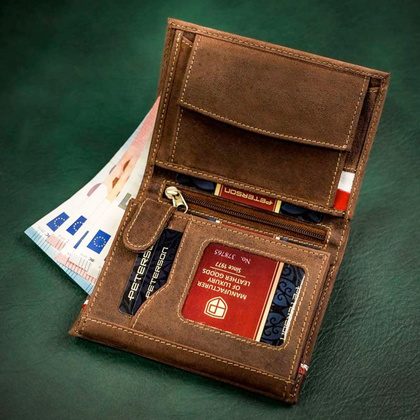 Duzy skorzany portfel meski z motywem patriotycznym